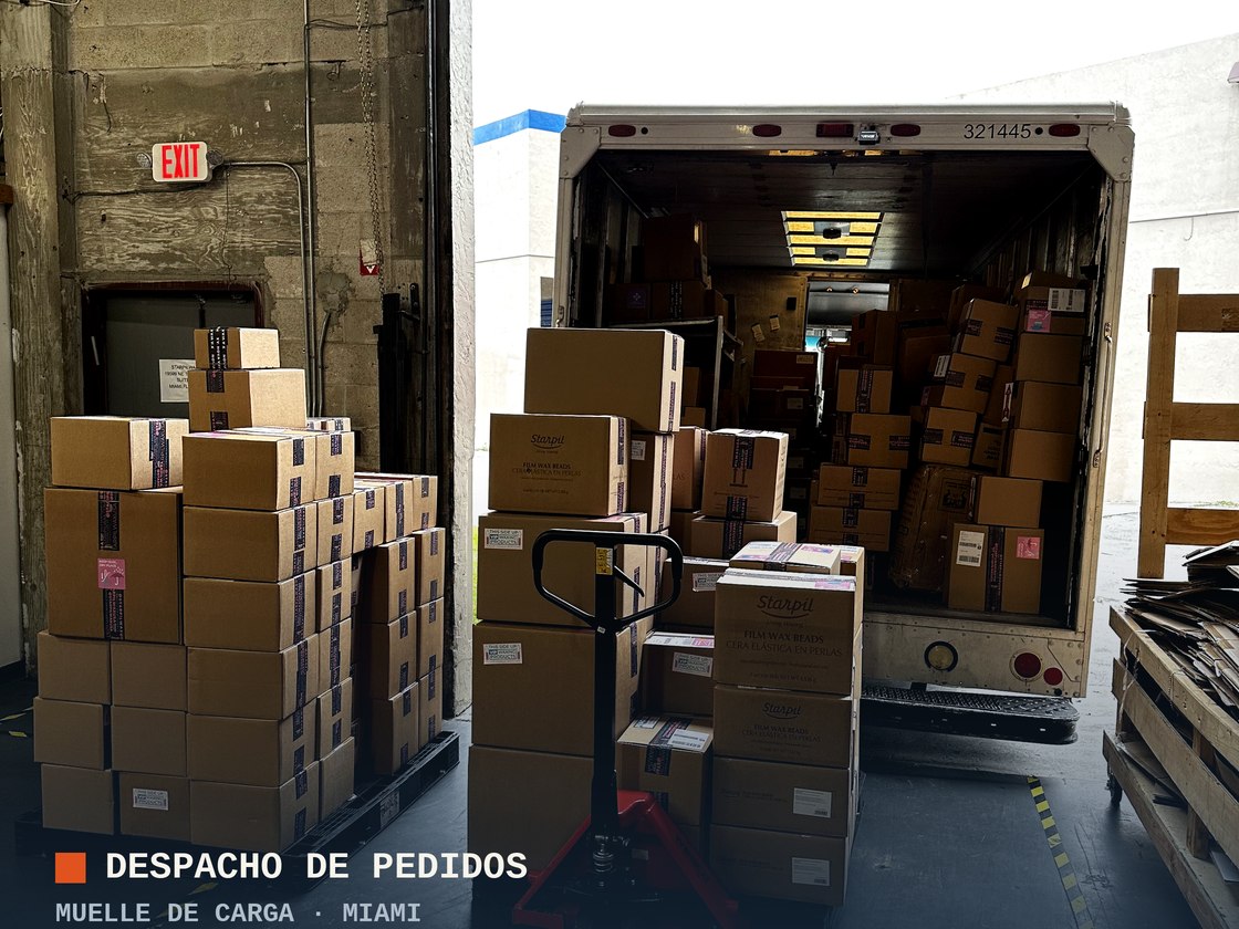 Despacho de pedidos en el muelle de carga en Miami